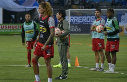 JUGADORES DE MUSHUC RUNA EN UN CALENTAMIENTO