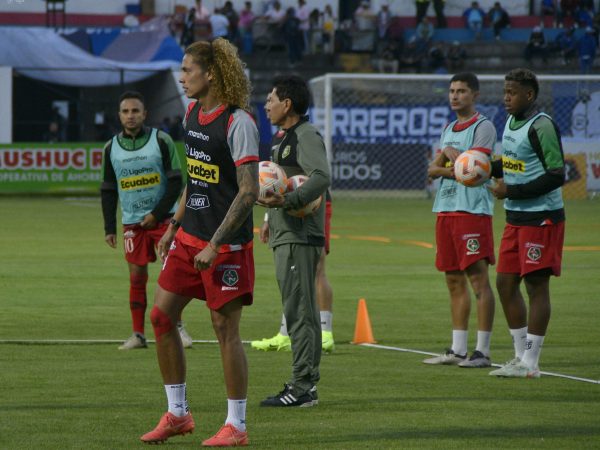 JUGADORES DE MUSHUC RUNA EN UN CALENTAMIENTO
