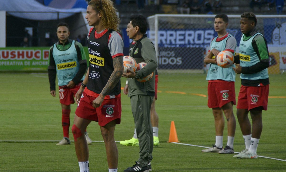 JUGADORES DE MUSHUC RUNA EN UN CALENTAMIENTO
