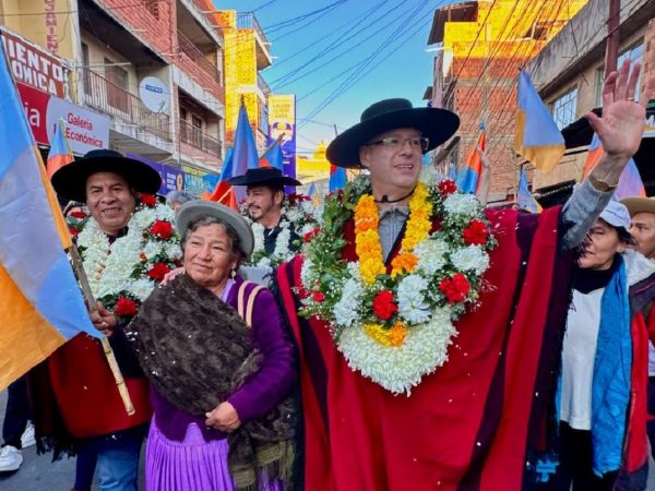Jaime Dunn excluido de elecciones en Bolivia por falta de solvencia fiscal.