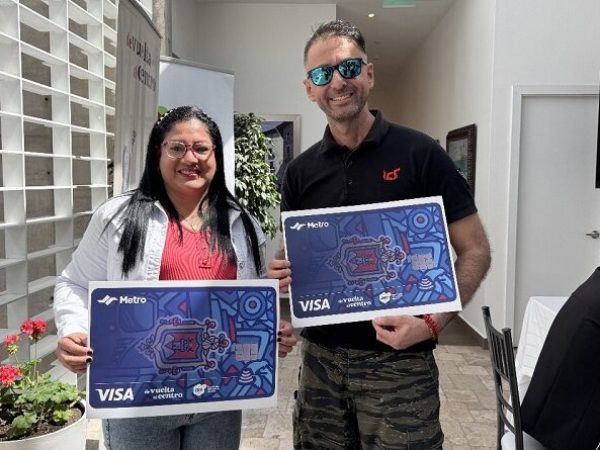 Jenny y Patricio, los usuarios más fieles del Metro en la estación San Francisco