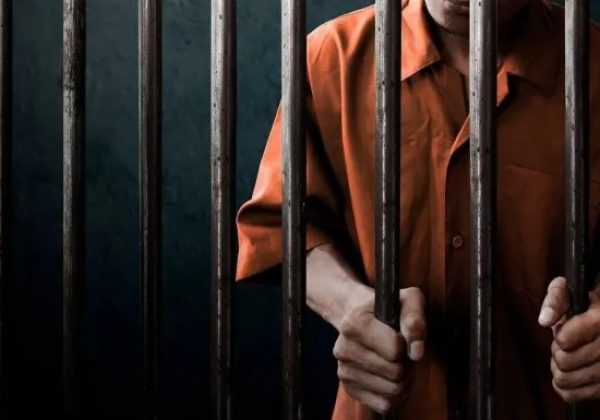 Un adolescente de 17 años fue aislado con fines investigativos tras ser acusado de extorsionar a comerciantes en Jipijapa.