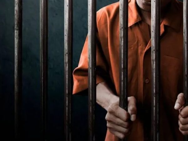Un adolescente de 17 años fue aislado con fines investigativos tras ser acusado de extorsionar a comerciantes en Jipijapa.