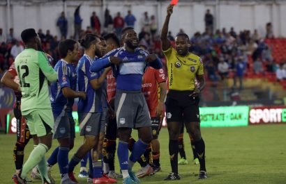 Joao Quiñónez lidera la lista de 'los más UFC' de la LigaPro, conozca qué jugadores son los más expulsados este año