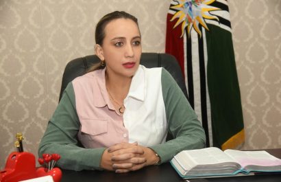 Johanna Núñez, prefecta de Santo Domingo de los Tsáchilas Hemos priorizado el mantenimiento vial, destinando el 60 % del presupuesto a este rubro