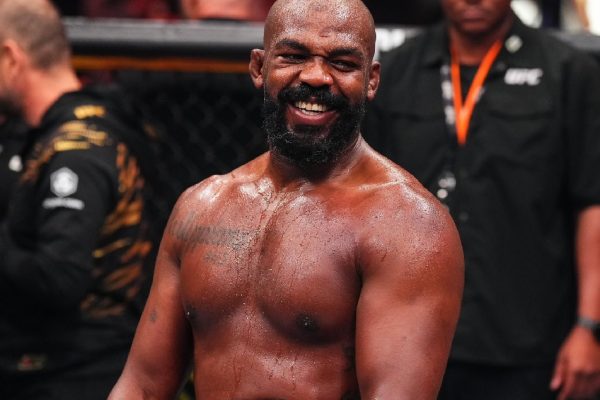 Jon Jones, considerado uno de los mejores luchadores de artes marciales mixtas de todos los tiempos, anunció su retiro de la UFC a los 37 años.
