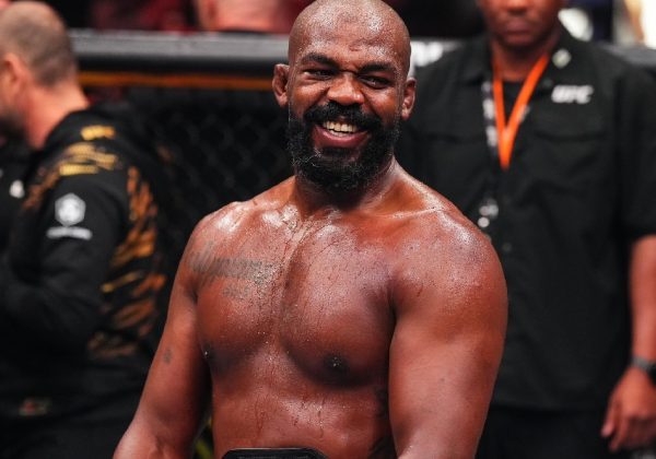 Jon Jones, considerado uno de los mejores luchadores de artes marciales mixtas de todos los tiempos, anunció su retiro de la UFC a los 37 años.