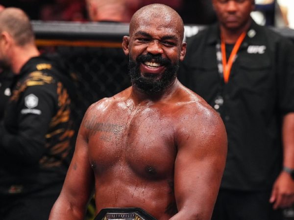 Jon Jones, considerado uno de los mejores luchadores de artes marciales mixtas de todos los tiempos, anunció su retiro de la UFC a los 37 años.