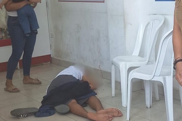 Jordan Farías quedó sin vida en el interior de la farmacia donde compraba medicamentos.