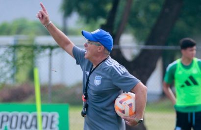 Jorge Célico, entrenador de Emelec, ya piensa en los refuerzos que se sumarían en junio al club azul.