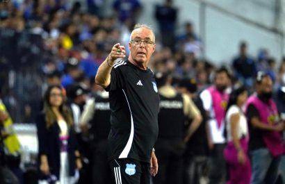 Jorge Célico renunció como director técnico del Club Sport Emelec tras un empate 2-2 frente a Delfín SC