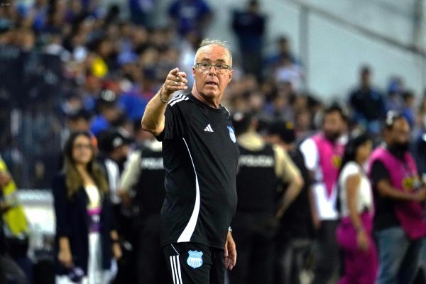 Jorge Célico renunció como director técnico del Club Sport Emelec tras un empate 2-2 frente a Delfín SC