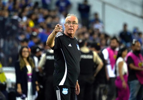 Jorge Célico renunció como director técnico del Club Sport Emelec tras un empate 2-2 frente a Delfín SC