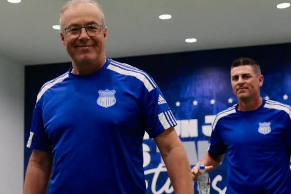 Jorge Célico, técnico del Club Sport Emelec, defendió a sus jugadores y criticó a un sector de la prensa.