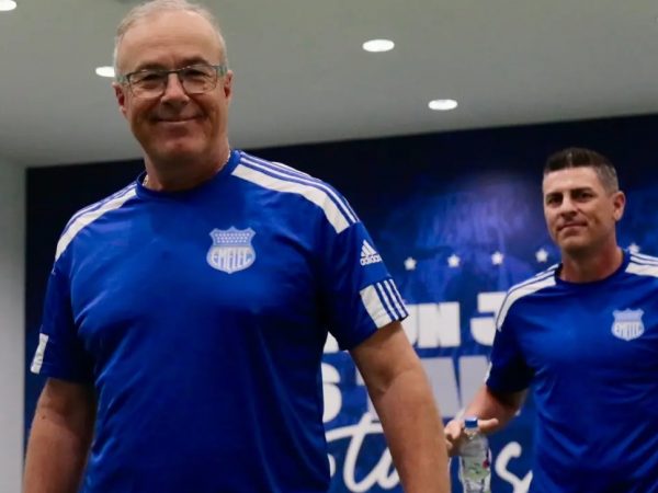 Jorge Célico, técnico del Club Sport Emelec, defendió a sus jugadores y criticó a un sector de la prensa.