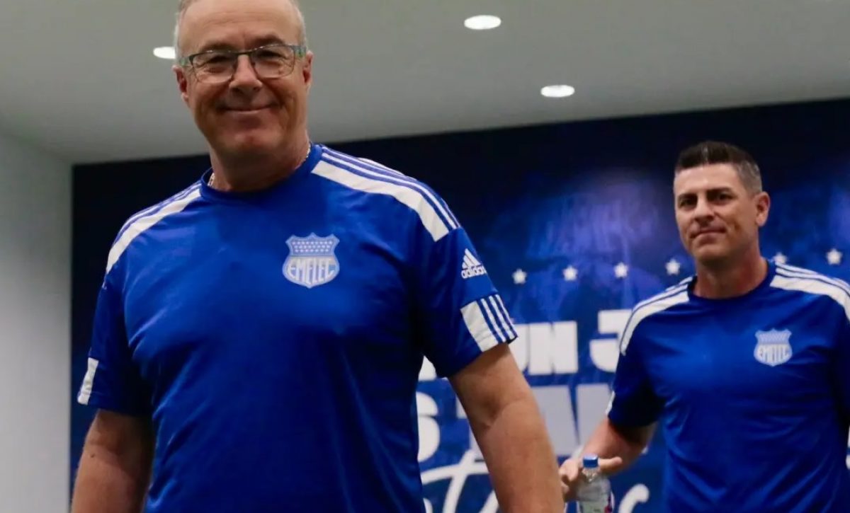 Jorge Célico, técnico del Club Sport Emelec, defendió a sus jugadores y criticó a un sector de la prensa.