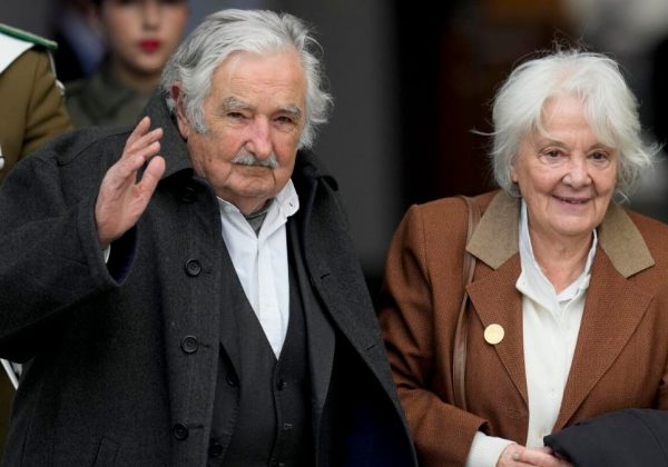 José Mujica estuvo casado con Lucía Topolansky, ella lo acompañó durante el proceso de su enfermedad hasta su muerte. (Internet).