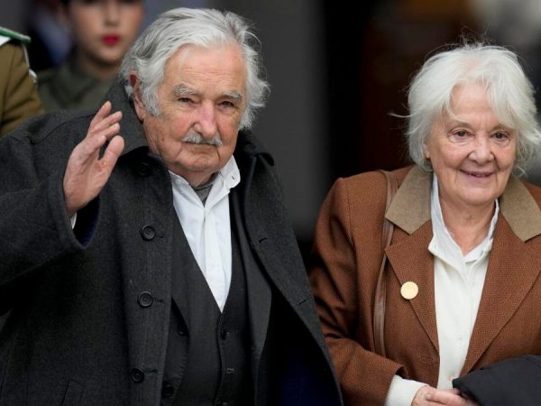 José Mujica estuvo casado con Lucía Topolansky, ella lo acompañó durante el proceso de su enfermedad hasta su muerte. (Internet).