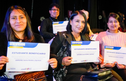 Jóvenes de Ecuador reciben 1.100 becas de posgrado: así será el programa que inicia en octubre de 2025