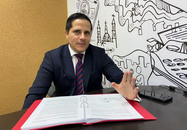 Juan Carlos Izurieta destaca la necesidad de las nuevas leyes, pero advierte que ninguna garantiza por sí sola la protección de derechos.