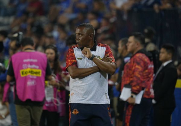 Juan Carlos 'Pechón' León lidera a Libertad en la pelea por los primeros puestos