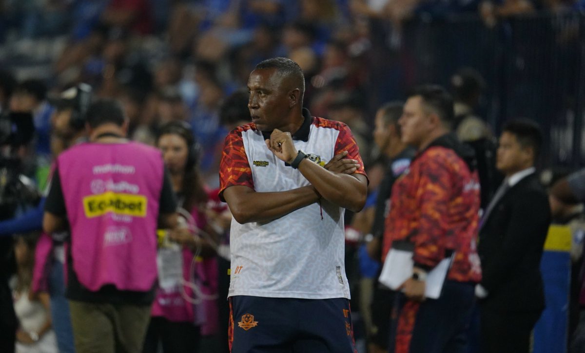 Juan Carlos 'Pechón' León lidera a Libertad en la pelea por los primeros puestos