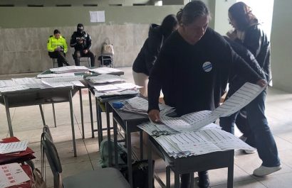 Juez del TCE solicita pronunciamiento de la Corte Constitucional sobre prohibición de celulares en elecciones