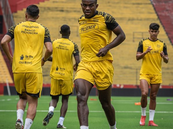 Jugadores de Barcelona SC durante un entrenamiento en el estadio Monumental