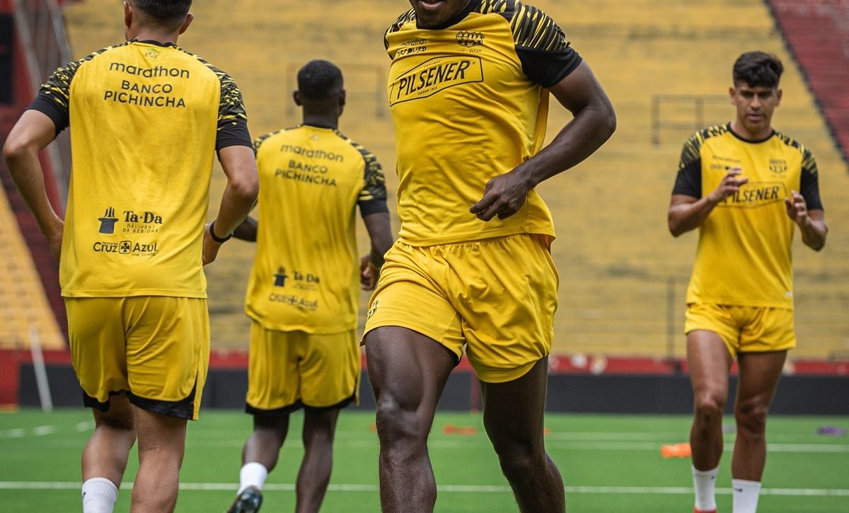 Jugadores de Barcelona SC durante un entrenamiento en el estadio Monumental