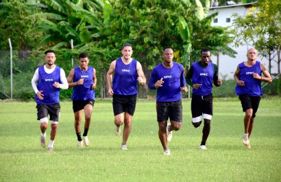 Jugadores de Liga de Portoviejo entrenando previo a la pretemporada.