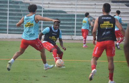Jugadores del Club Deportivo El Nacional suspenden entrenamientos por salarios impagos