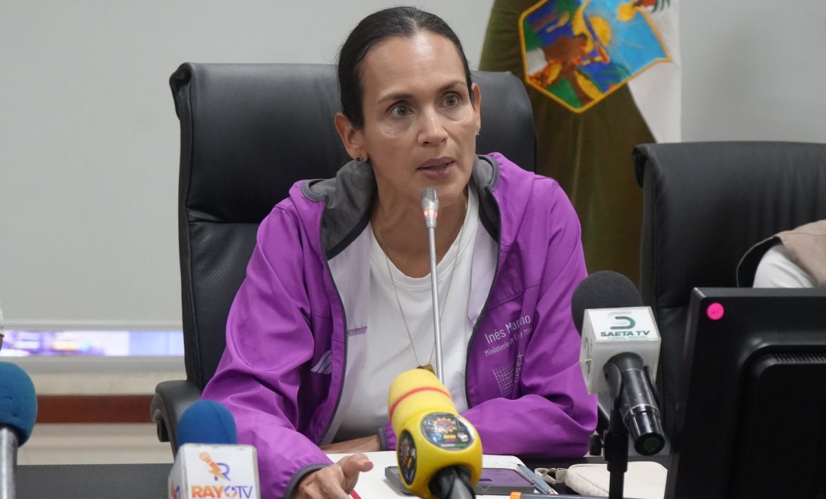 Juicio político contra la ministra Inés Manzano: correísmo impulsa su destitución desde la Asamblea Nacional.