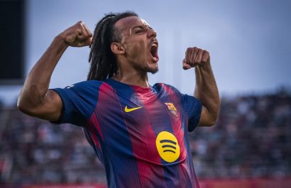 Jules Koundé celebra el primer gol de FC Barcelona ante Real Sociedad.