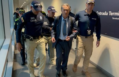 Justicia colombiana ordena la liberación del exnarcotraficante Carlos Lehder, exjefe del cartel de Medellín.