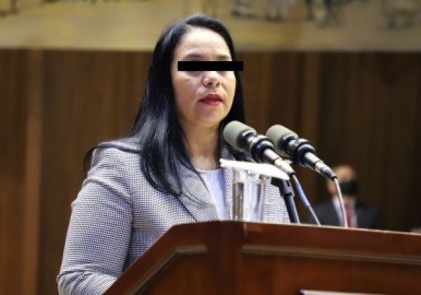 Justicia impone 12 meses de prisión a exlegisladora por cobros indebidos