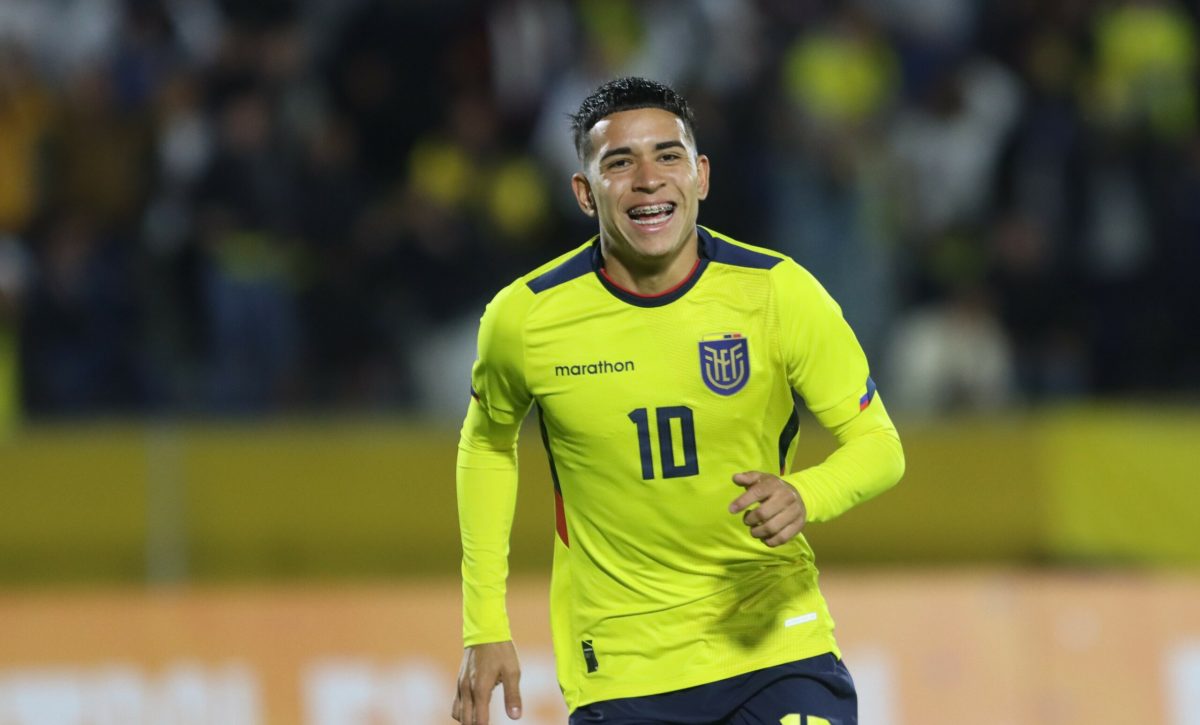 Kendry Páez, jugando con la selección sub 17 de Ecuador