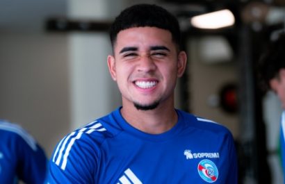 Kendry Páez, mediapunta ecuatoriano de apenas 18 años, considerado uno de los mayores prodigios de Sudamérica. FOTO: Racing de Strasburgo