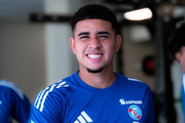 Kendry Páez, mediapunta ecuatoriano de apenas 18 años, considerado uno de los mayores prodigios de Sudamérica. FOTO: Racing de Strasburgo