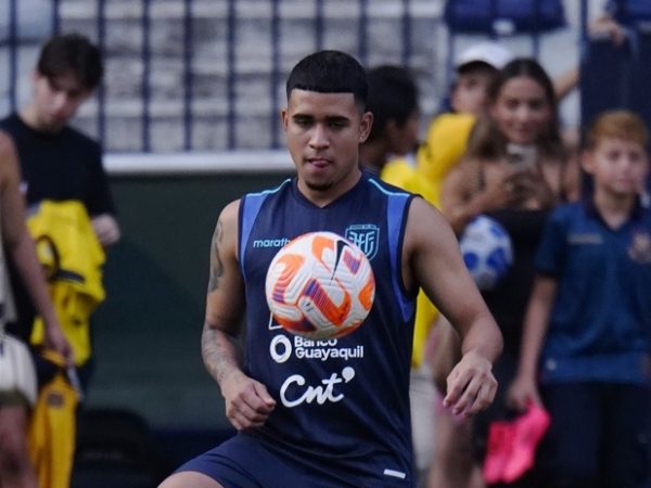 El mediocampista ecuatoriano Kendry Páez, de 18 años, será cedido por el Chelsea FC al Racing de Estrasburgo, en Francia. FOTO: Api