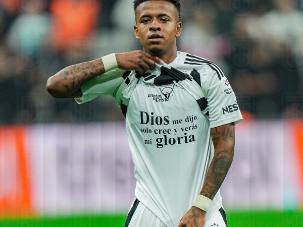 Keny Arroyo anota en la victoria de Beşiktaş ante Hatayspor en la Superliga de Turquía