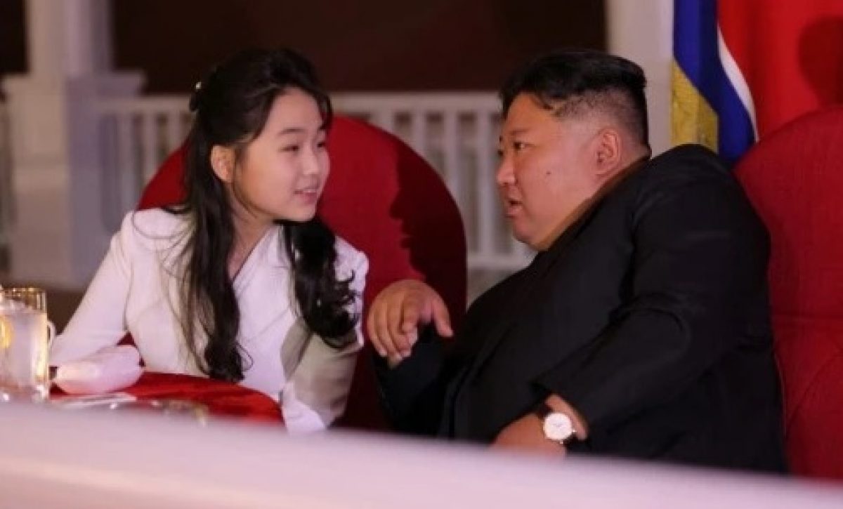 Kim Ju-ae, hija del líder supremo de Corea del Norte, Kim Jong-un, emerge como posible sucesora en la línea de mando del régimen norcoreano.