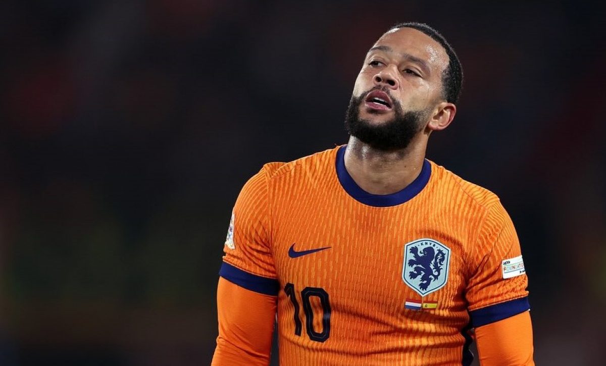 Koeman confirma que Memphis Depay no pudo viajar por pasaporte extraviado