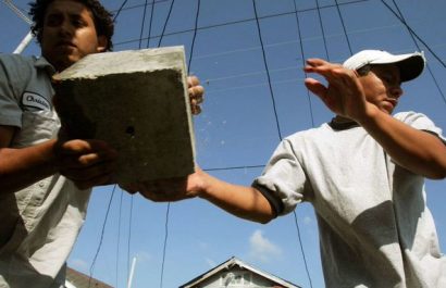 El estudio señala también que entre 2010 a 2023 los latinos contribuyeron un promedio de 726 mil trabajadores cada año a la fuerza laboral de Estados Unidos.