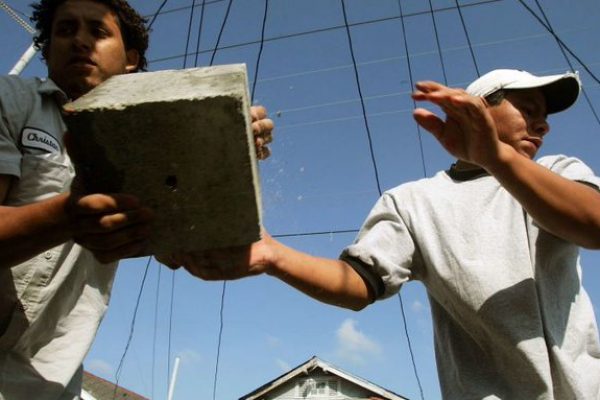El estudio señala también que entre 2010 a 2023 los latinos contribuyeron un promedio de 726 mil trabajadores cada año a la fuerza laboral de Estados Unidos.