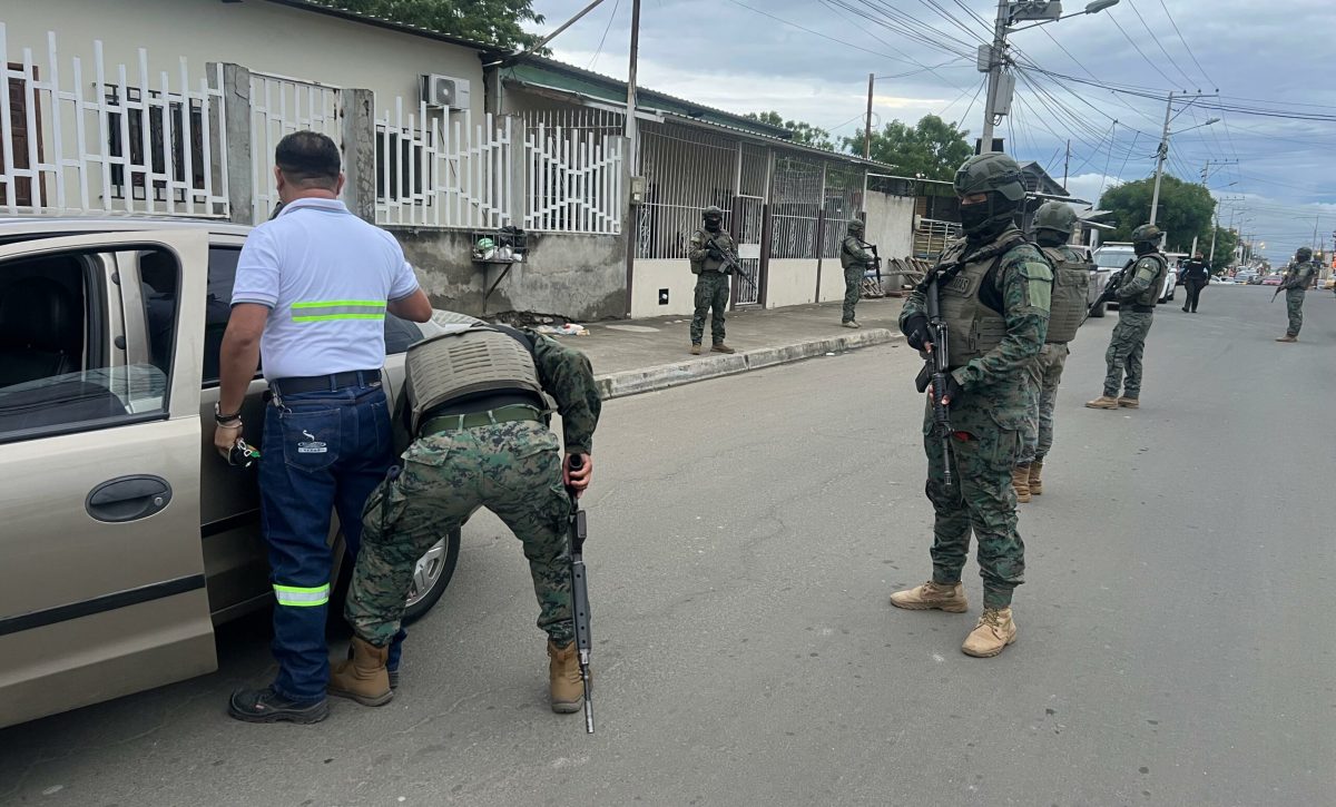 LLegan a Manta tropas élite del Ejército Ecuatoriano para fortalecer las operaciones militares