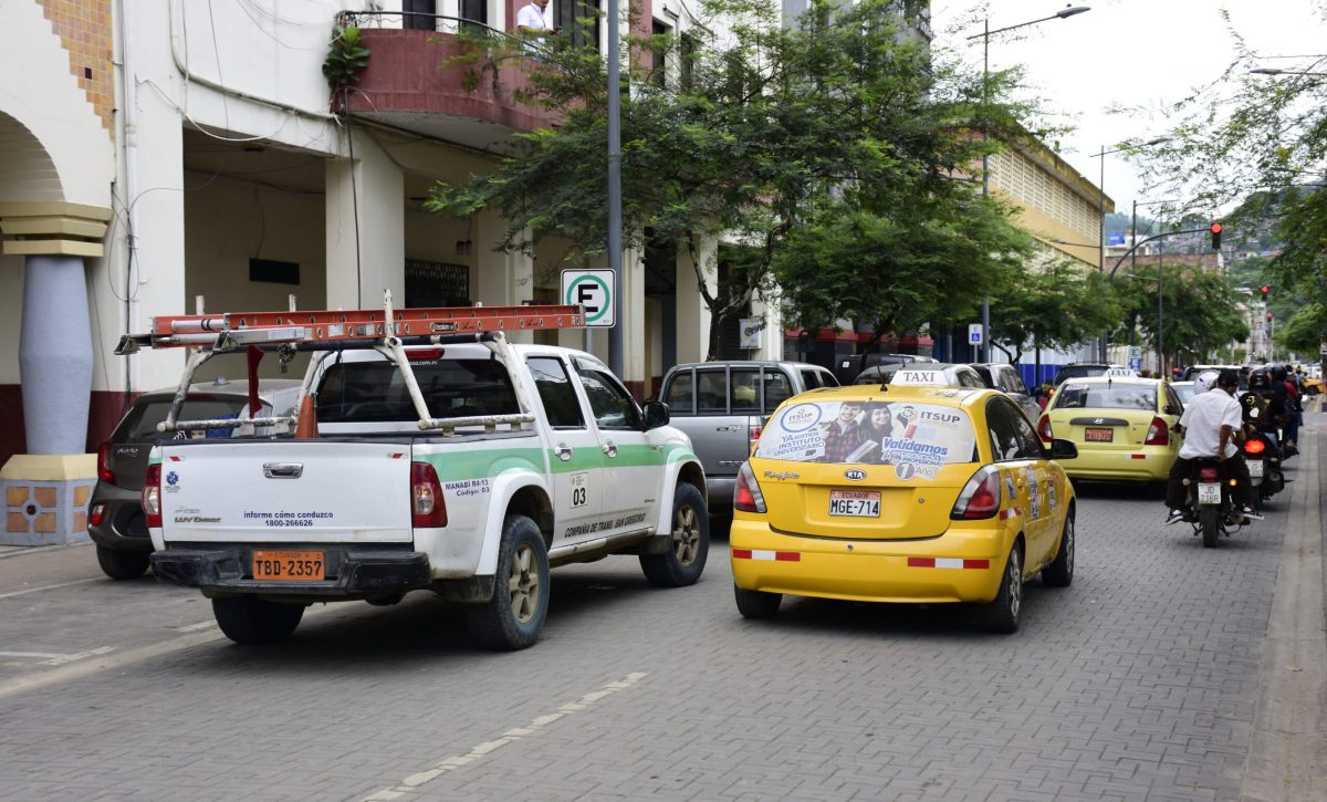 Tráfico caótico en Portoviejo: Las avenidas que colapsaron este martes 8 de abril