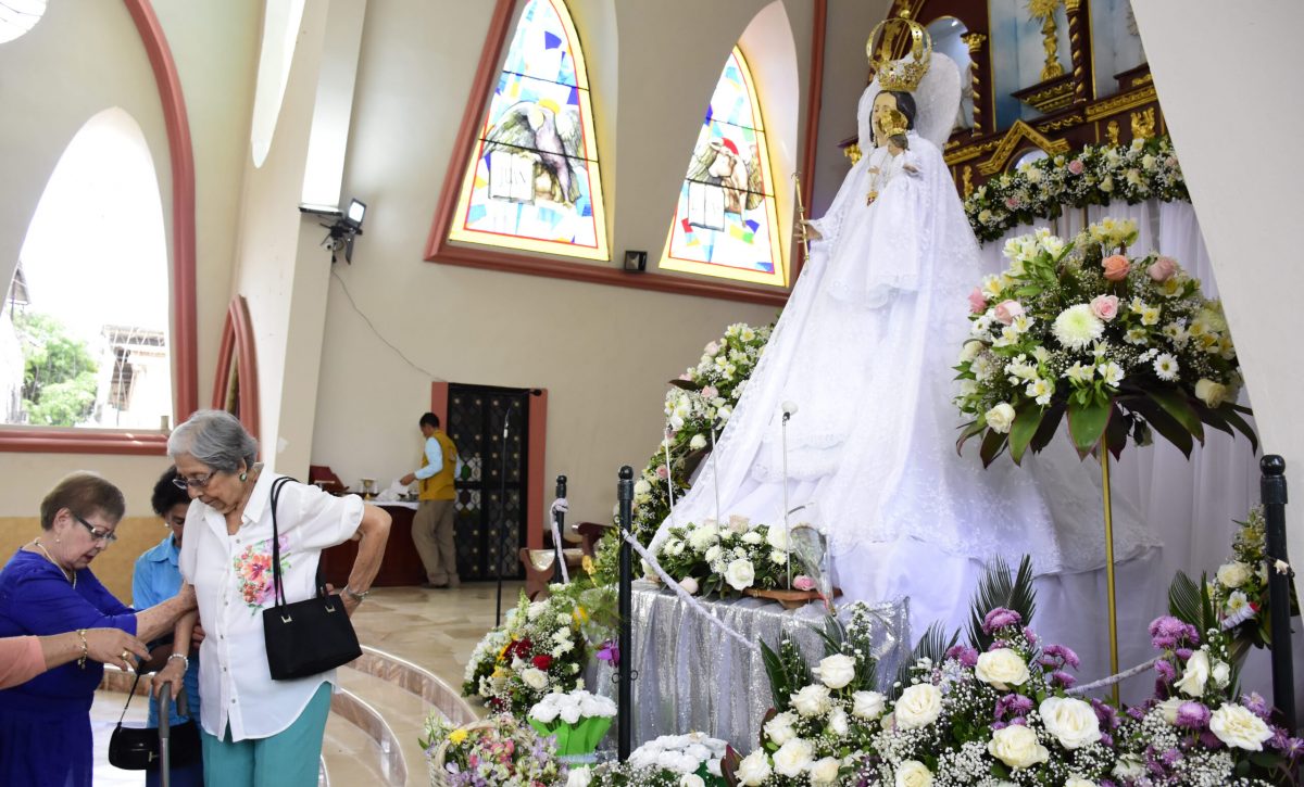 Una eucaristía en honor a la virgen La Merced