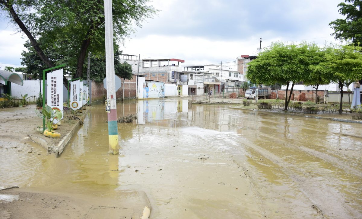 calle salvador allende y miguel h alcivar invierno lodo lluvias