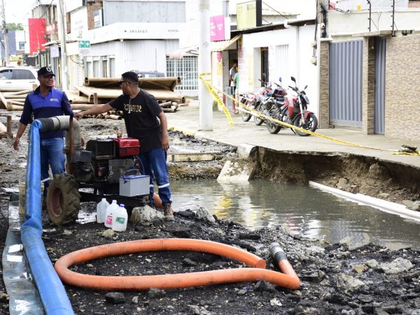 socavones portoviejo alcantarillado