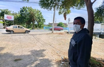 Un obrero del departamento de Higiene vigilaba que no boten basura en este punto de Manta la mañana de este lunes 23 de junio del 2025.